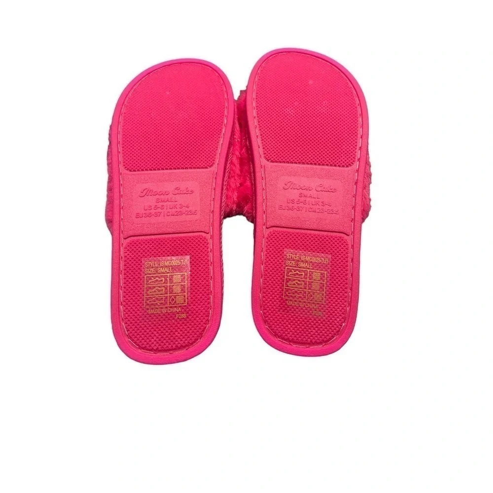 Moon Cake Heart Slippers. Pink. Small. NWT